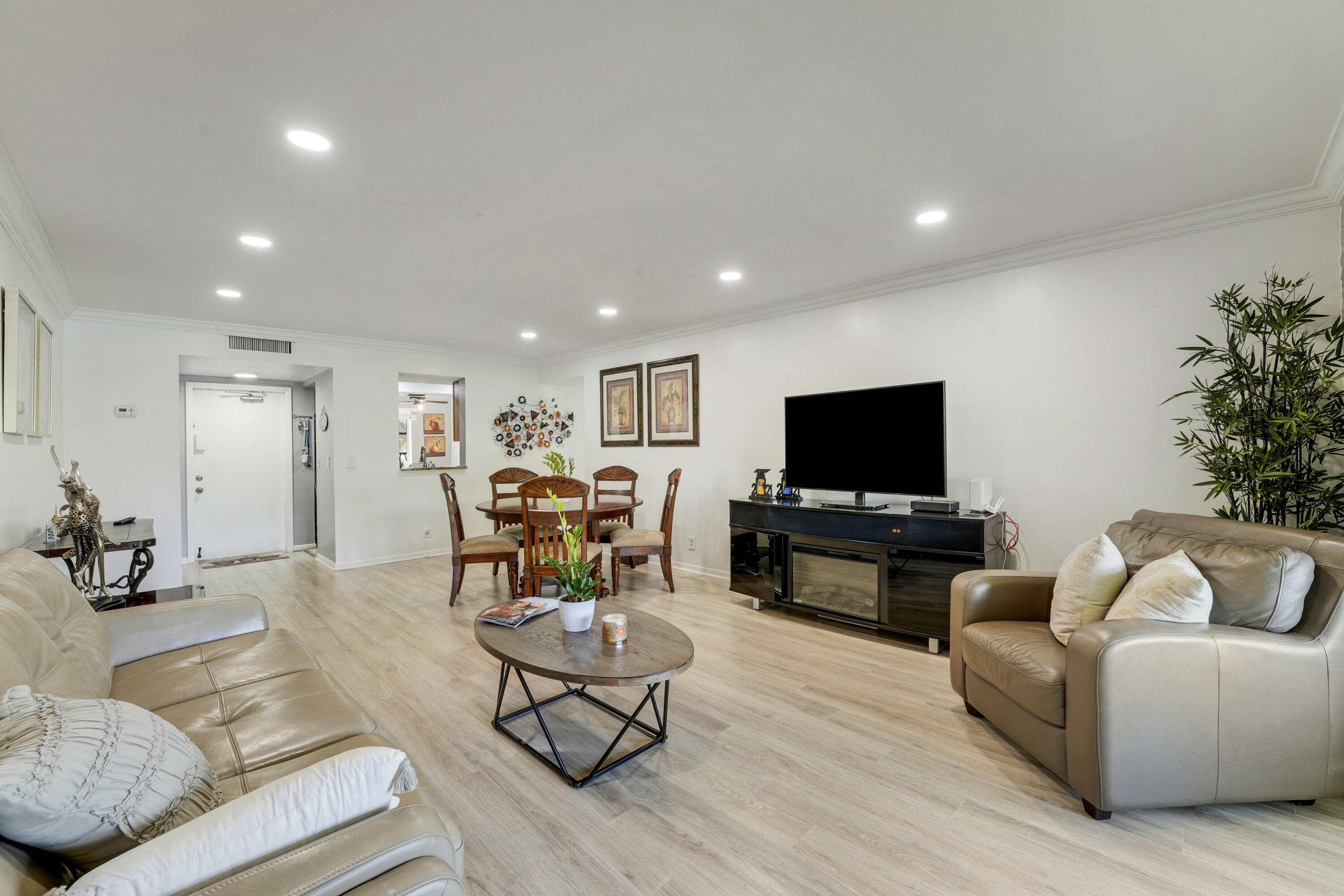 VILLAGES OF ORIOLE DEAUVILLE CONDO - Residential