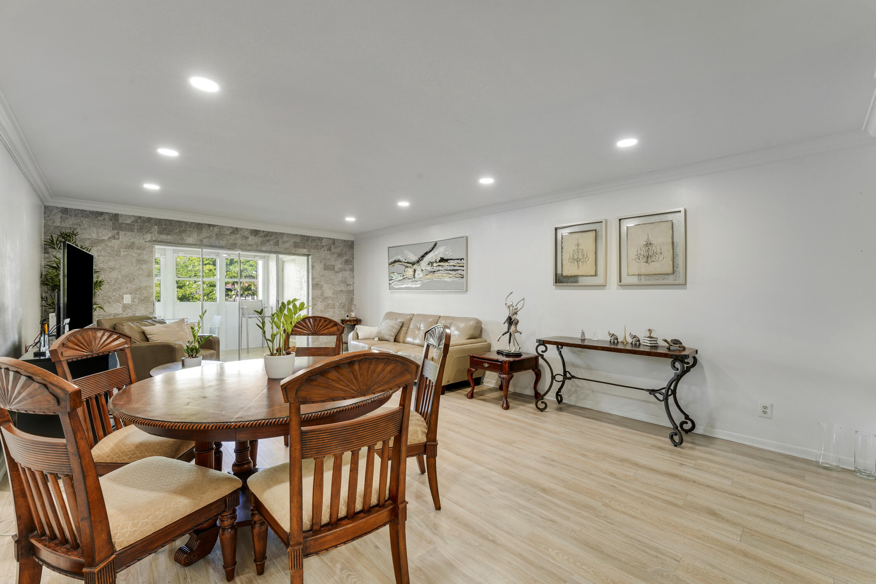 VILLAGES OF ORIOLE DEAUVILLE CONDO - Residential