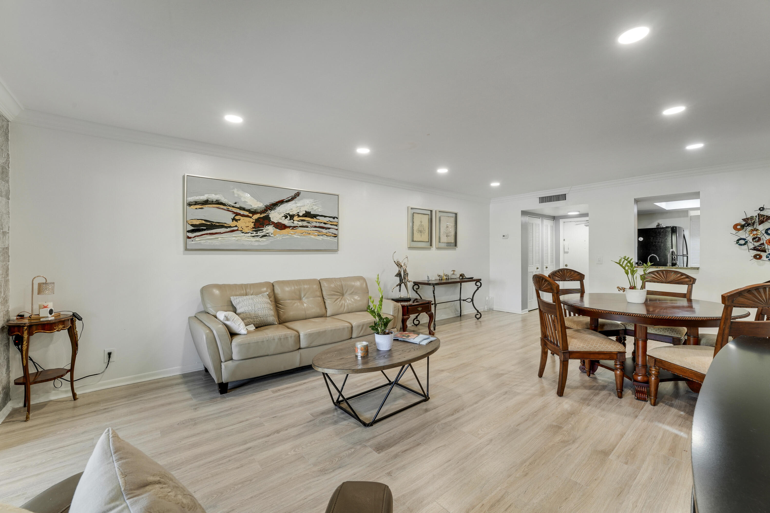 VILLAGES OF ORIOLE DEAUVILLE CONDO - Residential