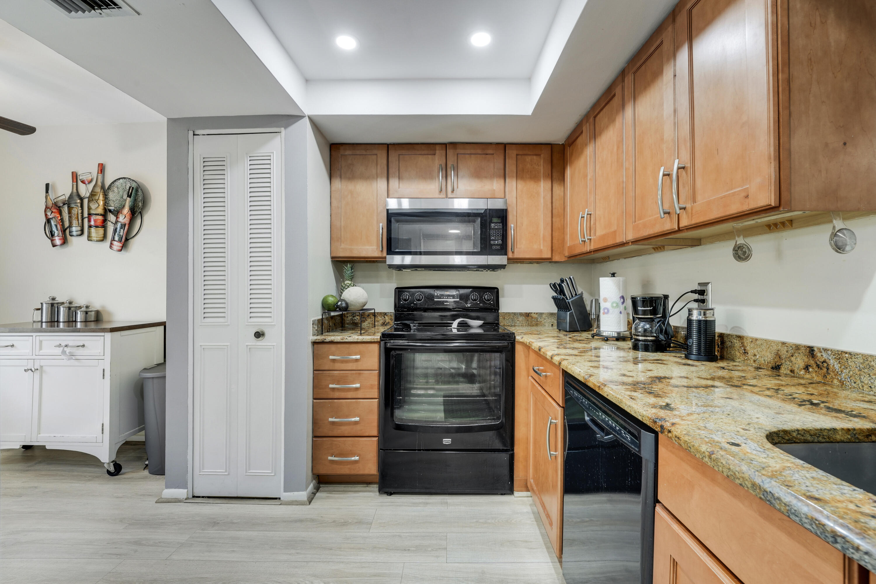 VILLAGES OF ORIOLE DEAUVILLE CONDO - Residential