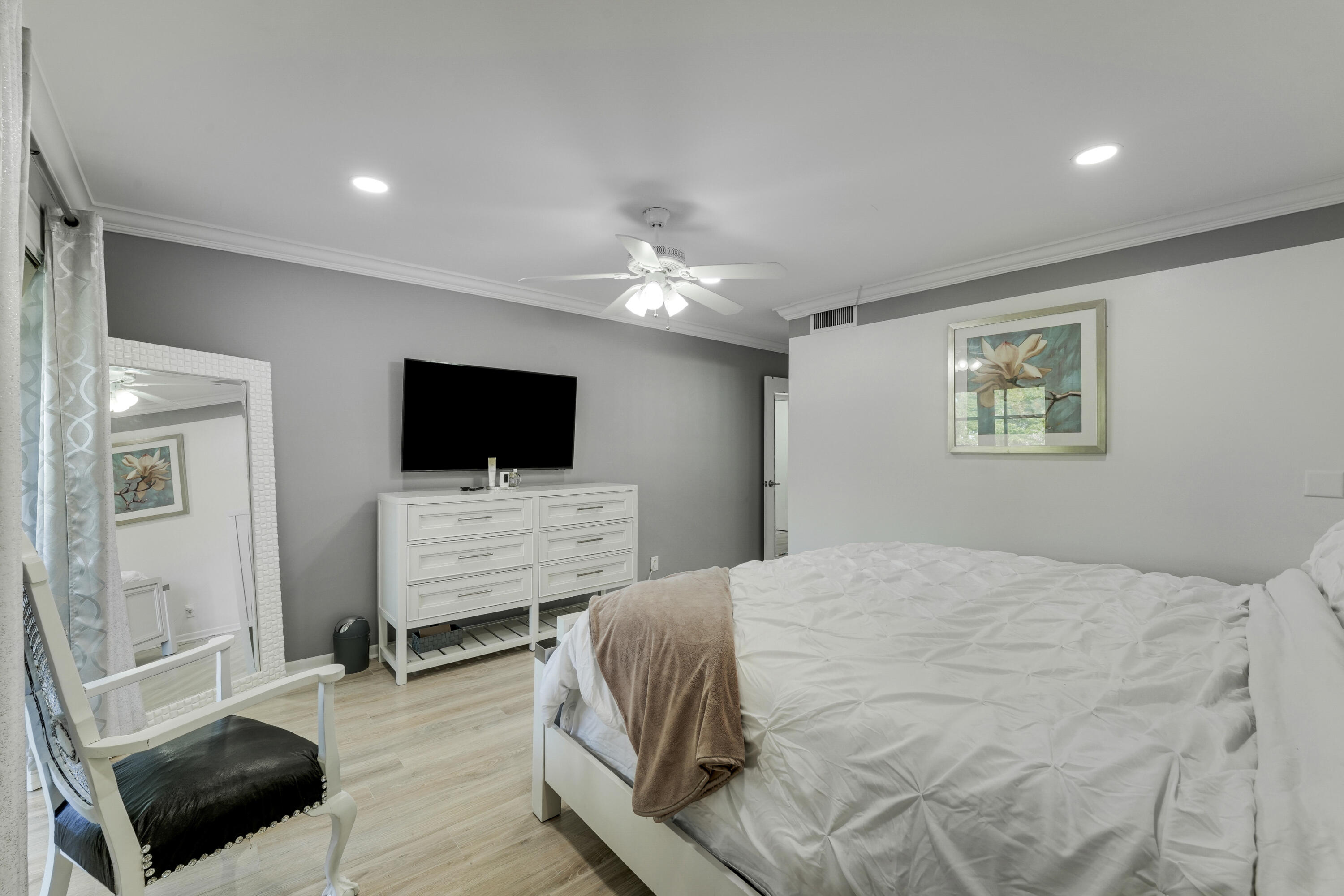 VILLAGES OF ORIOLE DEAUVILLE CONDO - Residential