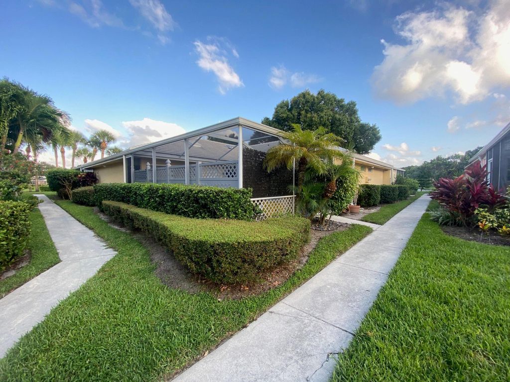 Photo of 3301 Lakemont Court #A, Palm Beach Gardens, FL 33403 (MLS # R10900099)