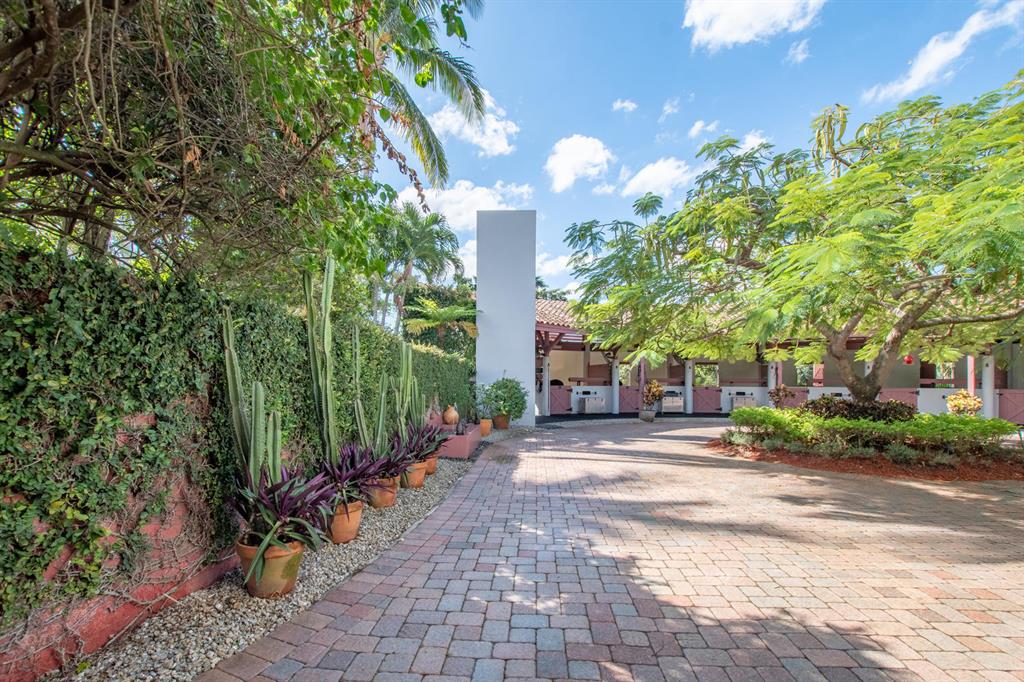 PALM BEACH POINT - Residential