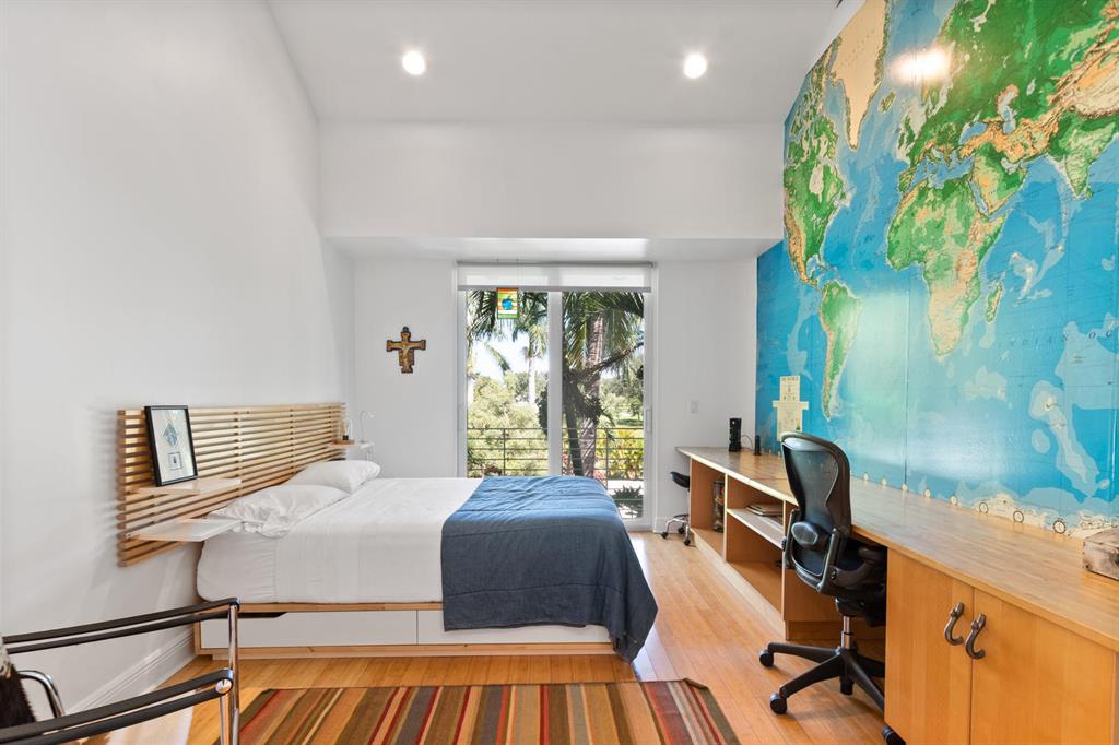 PALM BEACH POINT - Residential