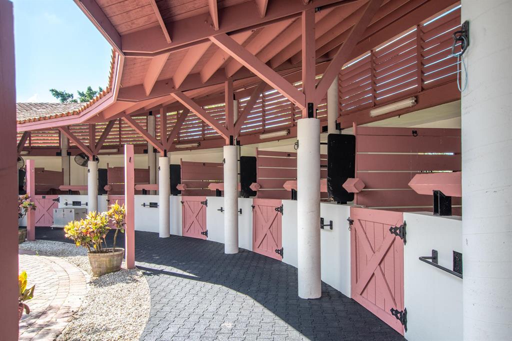 PALM BEACH POINT - Residential