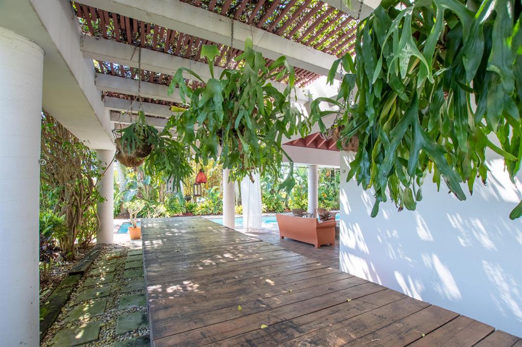 PALM BEACH POINT - Residential