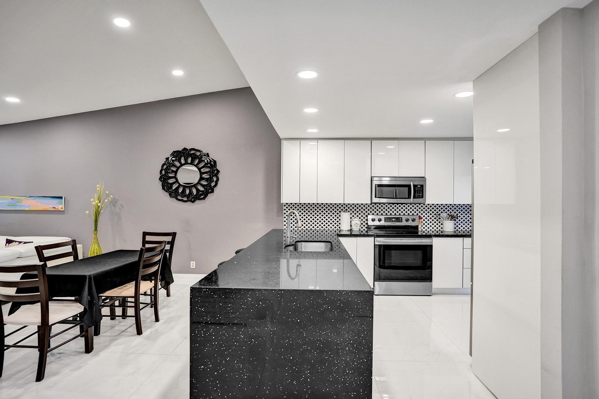 10976 Lake Front Pl