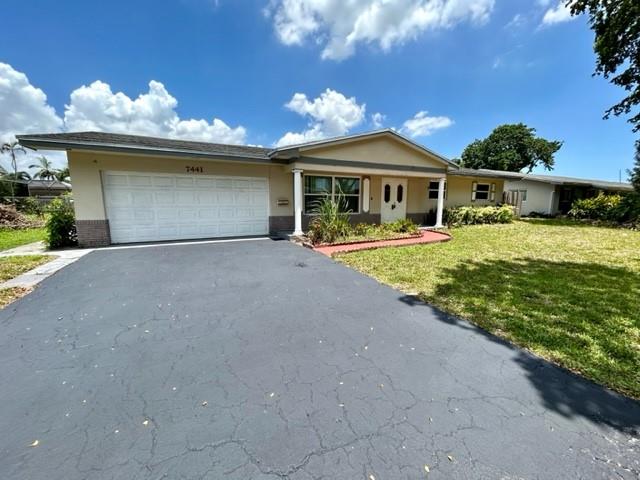 **PRETTY IN PLANTATION**OPEN SPACIOUS 4/2 2CAR GARAGE HOME WITH SPARKLING REFRESHING POOL AND AMPLE SCREENED IN PATIO WITH HUGE FENCED BACKYARD. GREAT FOR ENTERTAINING, PETS, AND BBQS. New AC. SPACIOUS HOME WITH NEWER LAMINATED FLOORS, NEWER LARGE UPGRADED REMODELED KITCHEN. EAT IN AREA, FORMAL DINNING ROOM, AND MASSIVE LIVINGROOM AREA. SOME IMPACT WINDOWS, HUGE BEDROOMS. MASTER BEDROOM SUITE HAS WALKIN CLOSET, DRESSING AREA, AND SPACIOUS SHOWER. NO HOA FEES. GREAT AREA CLOSE TO SHOPPING, STORES, SCHOOLS, PARK, MAJOR ROAD WAYS. MIRROR LAKES IS IN THE HEART OF PLANTATION.