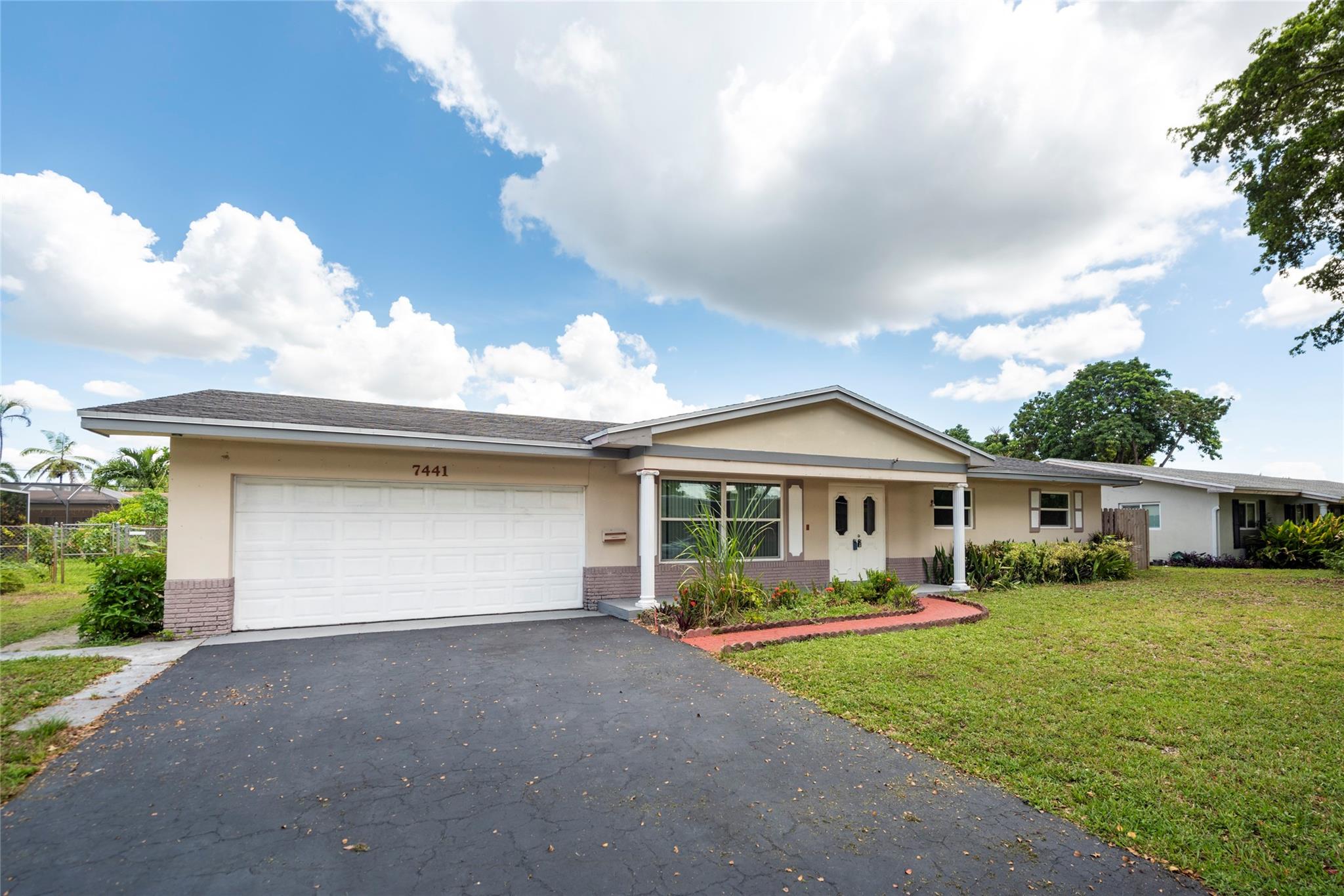 **Just Reduced!**PRETTY IN PLANTATION**OPEN SPACIOUS 4/2 2CAR GARAGE HOME WITH SPARKLING REFRESHING POOL AND AMPLE SCREENED IN PATIO WITH HUGE FENCED BACKYARD. GREAT FOR ENTERTAINING, PETS, AND BBQS. New AC. SPACIOUS HOME WITH NEWER LAMINATED FLOORS, NEWER LARGE UPGRADED REMODELED KITCHEN. EAT IN AREA, FORMAL DINNING ROOM, AND MASSIVE LIVINGROOM AREA. SOME IMPACT WINDOWS, HUGE BEDROOMS. MASTER BEDROOM SUITE HAS WALKIN CLOSET, DRESSING AREA, AND SPACIOUS SHOWER. NO HOA FEES. GREAT AREA CLOSE TO SHOPPING, STORES, SCHOOLS, PARK, MAJOR ROAD WAYS. MIRROR LAKES IS IN THE HEART OF PLANTATION. Main roof 2018 and flat deck 2016.