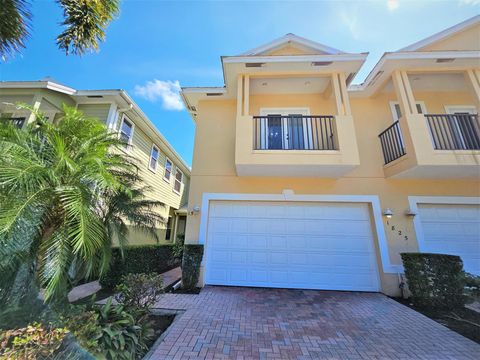 1825 Bridgepointe Circle 15 Vero Beach FL 32967