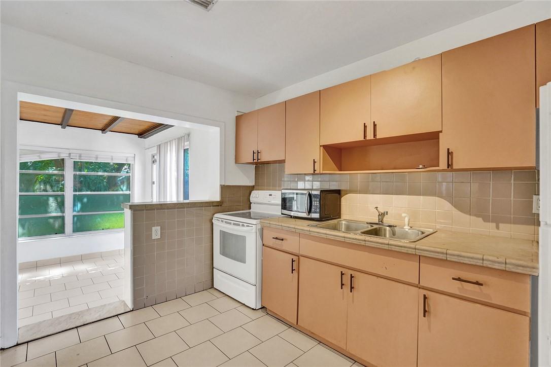 North Andrews Terrace 32- - Residential