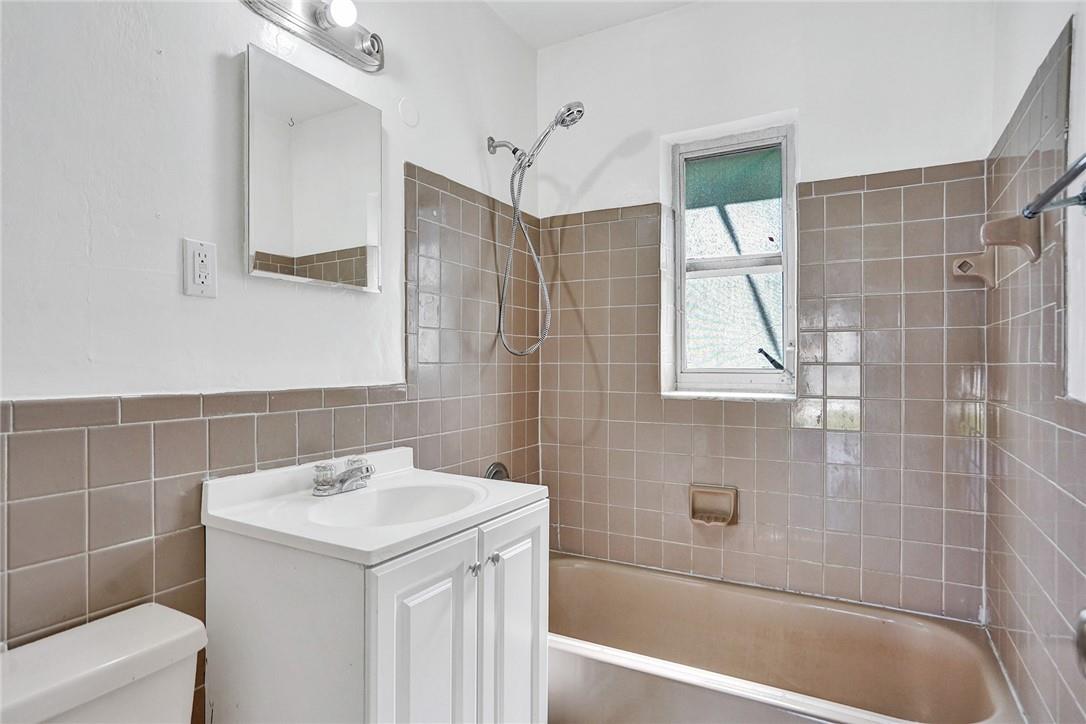 North Andrews Terrace 32- - Residential