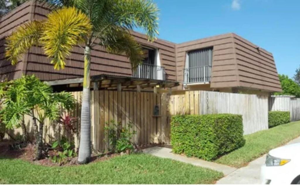 Photo of 1009 10th Lane, Palm Beach Gardens, FL 33418 (MLS # R10960857)