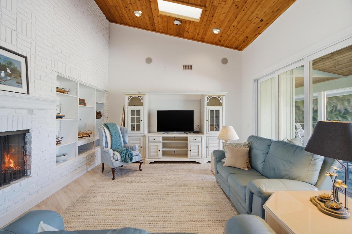 MARINER SANDS - Residential