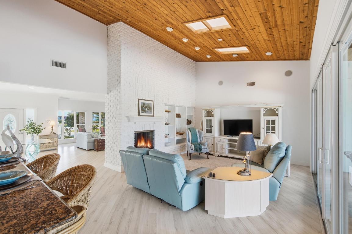 MARINER SANDS - Residential