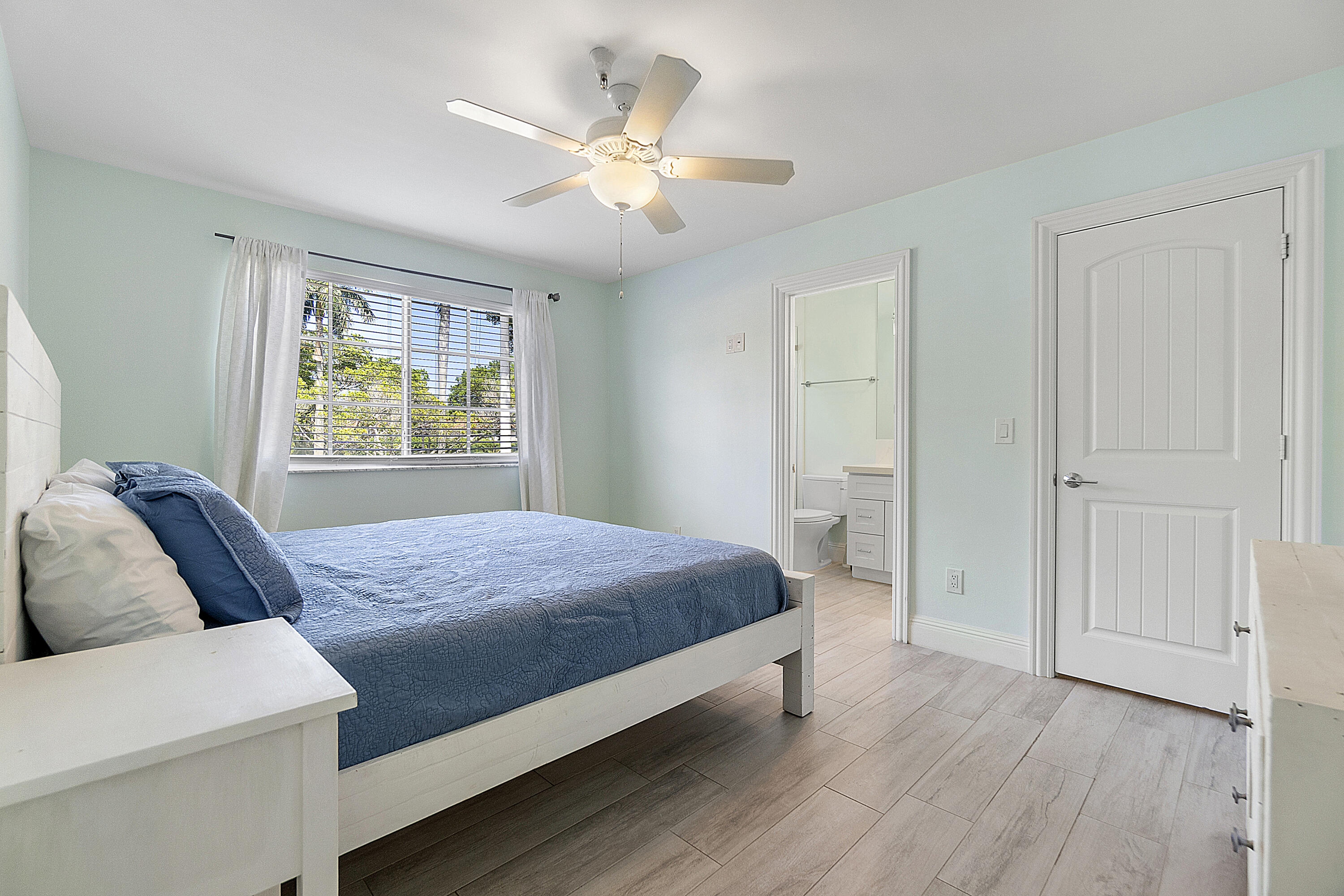 YACHT CLUB ON THE INTRACOASTAL CONDO - Residential