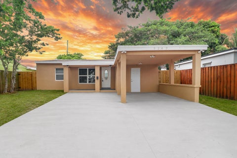 Photo of 5249 NE 4TH Terrace, Oakland Park, FL 33334 (MLS # B26063353)