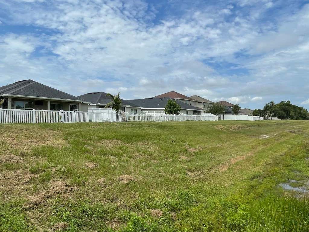 Photo of 5565 NW Pine Trail Circle, Port Saint Lucie, FL 34983 (MLS # B26059092)
