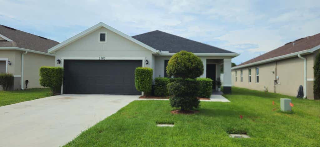 Photo of 5565 NW Pine Trail Circle, Port Saint Lucie, FL 34983 (MLS # B26059092)