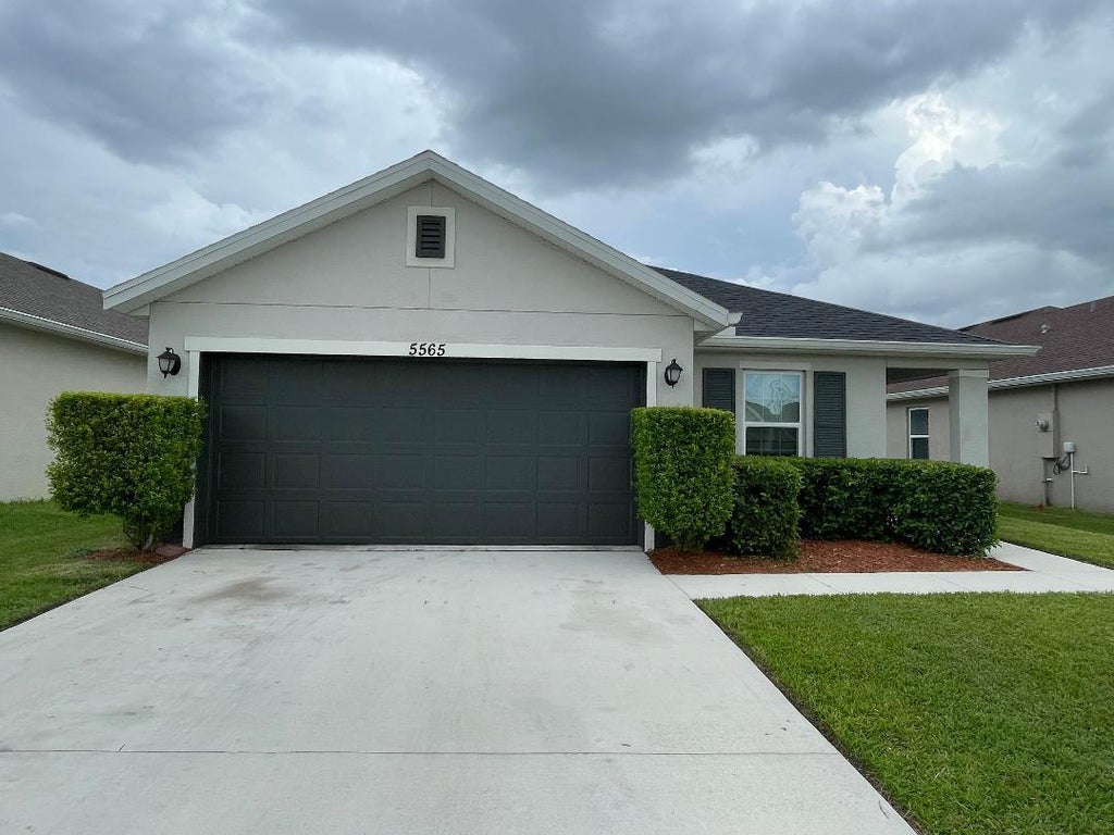 Photo of 5565 NW Pine Trail Circle, Port Saint Lucie, FL 34983 (MLS # B26059092)