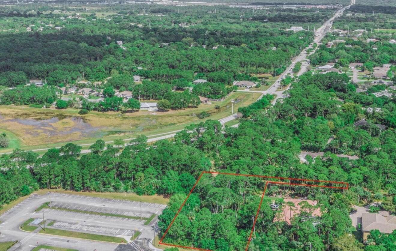 104 NE Charleston Oaks Drive, Port St Lucie, FL, 34983/$375,000 2 104 NE Charleston Oaks Drive