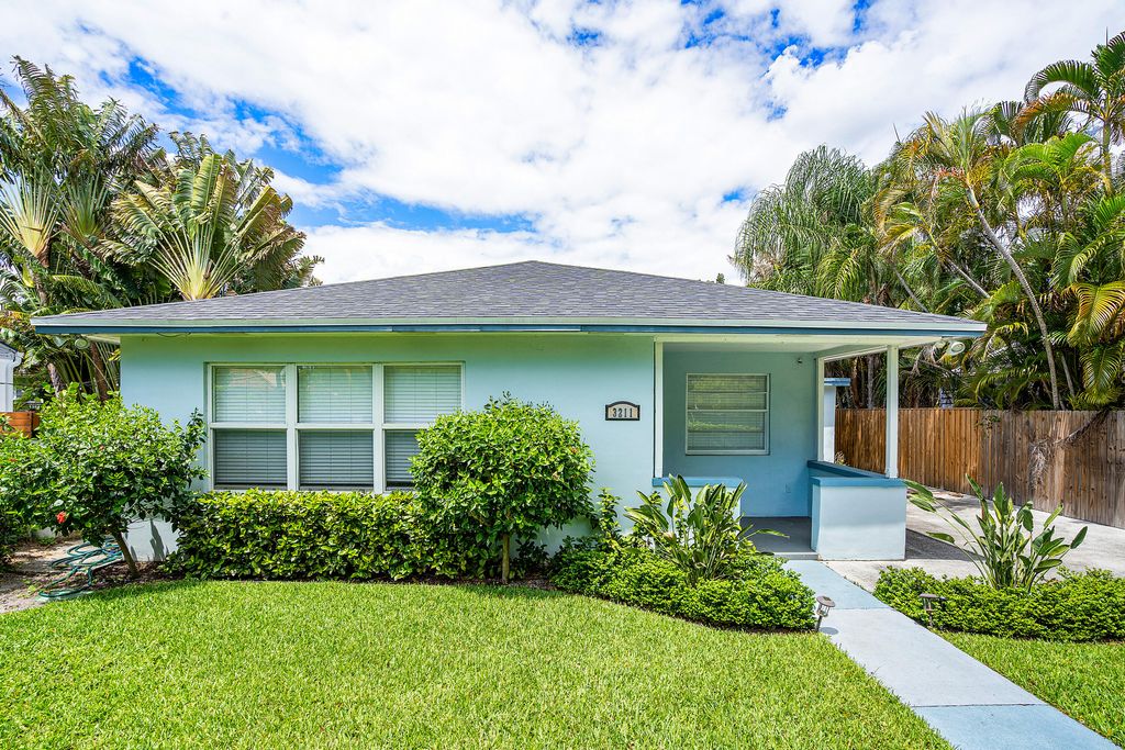 Photo of 3211 Poinsettia Avenue, West Palm Beach, FL 33407 (MLS # B26023169)