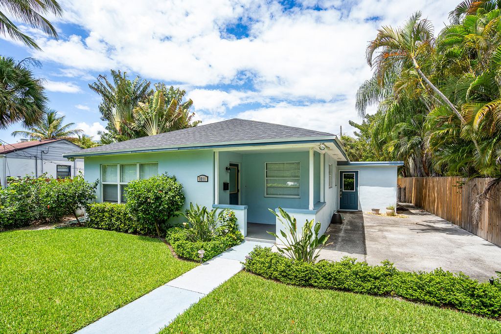 Photo of 3211 Poinsettia Avenue, West Palm Beach, FL 33407 (MLS # B26023169)