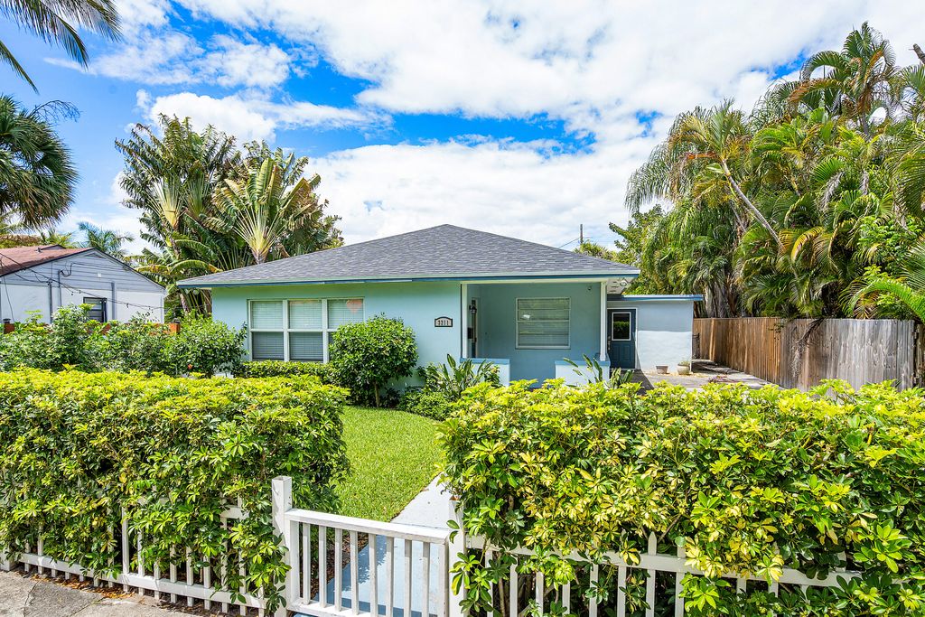 Photo of 3211 Poinsettia Avenue, West Palm Beach, FL 33407 (MLS # B26023169)