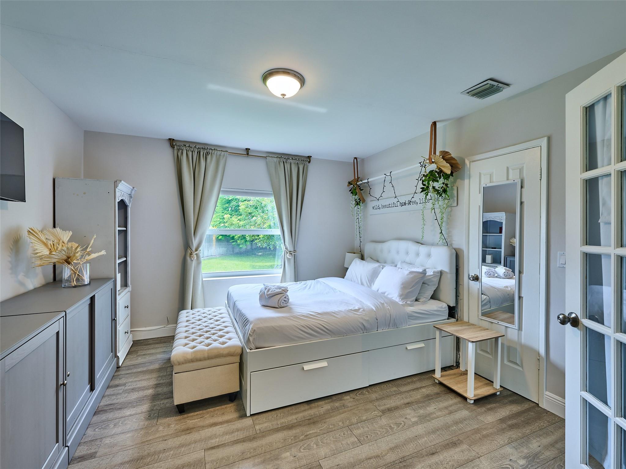 Lauderdale Park 6-33 1/2 - Residential