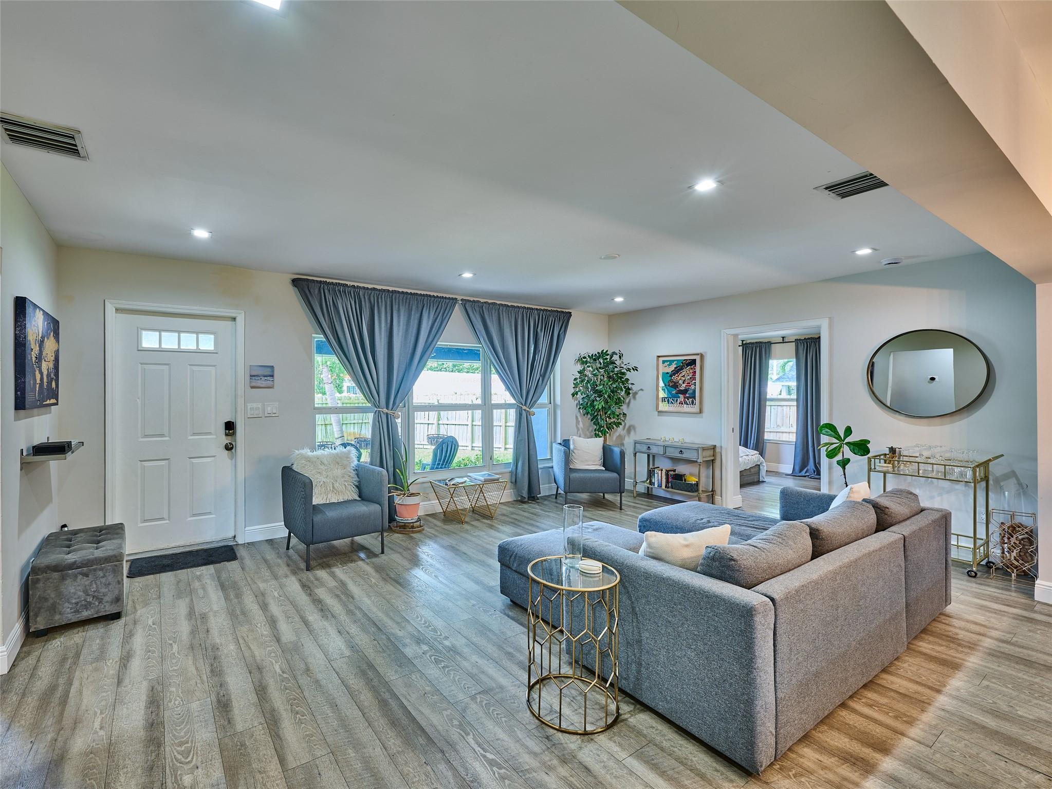 Lauderdale Park 6-33 1/2 - Residential