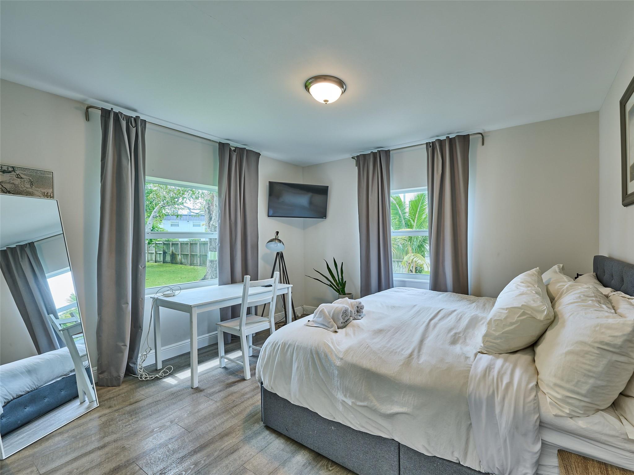 Lauderdale Park 6-33 1/2 - Residential