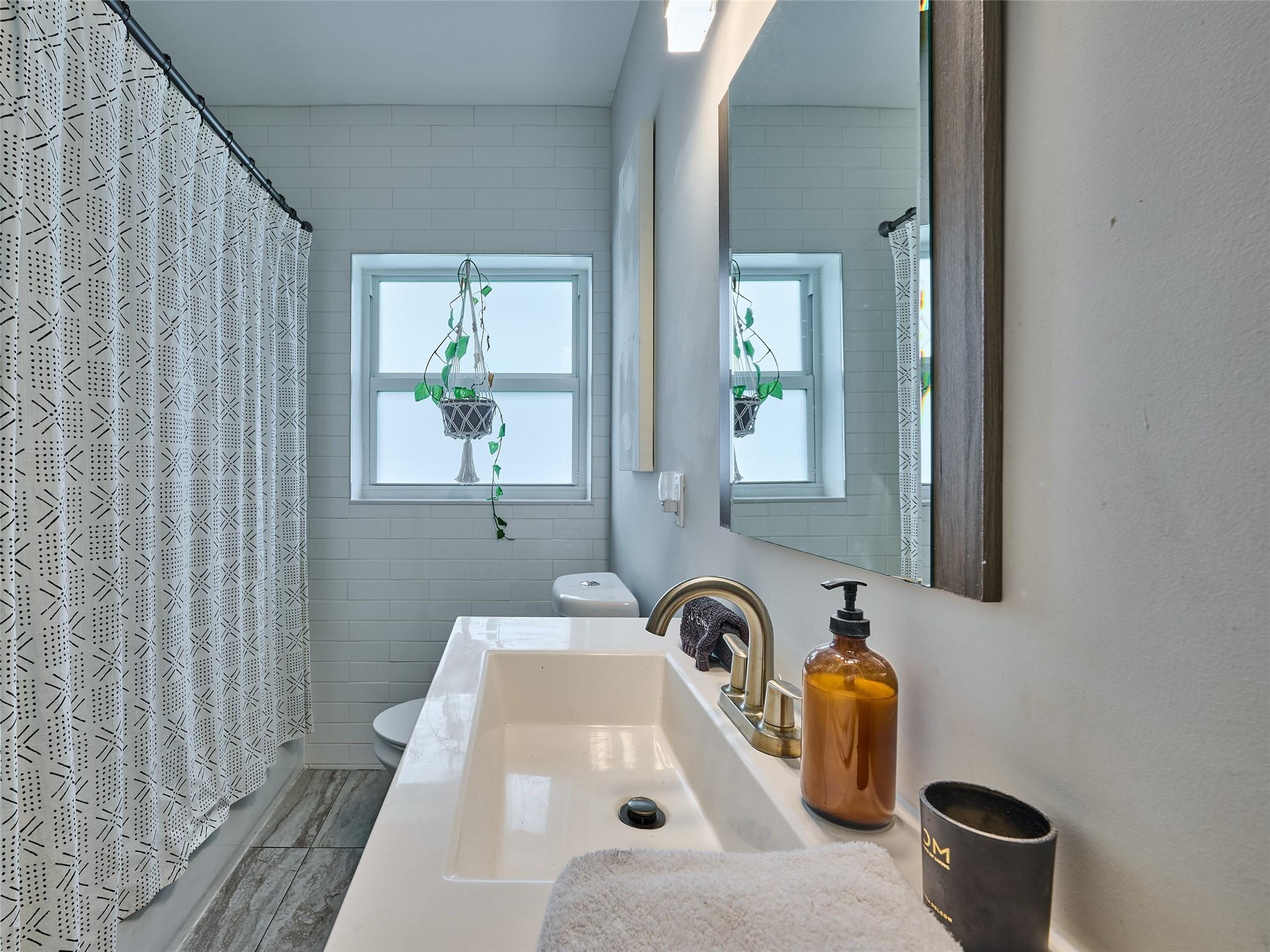 Lauderdale Park 6-33 1/2 - Residential