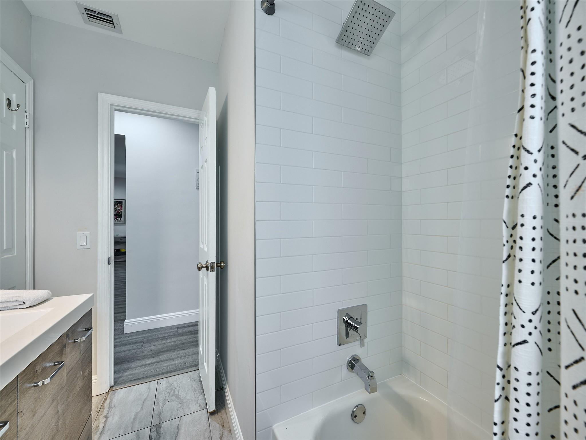 Lauderdale Park 6-33 1/2 - Residential