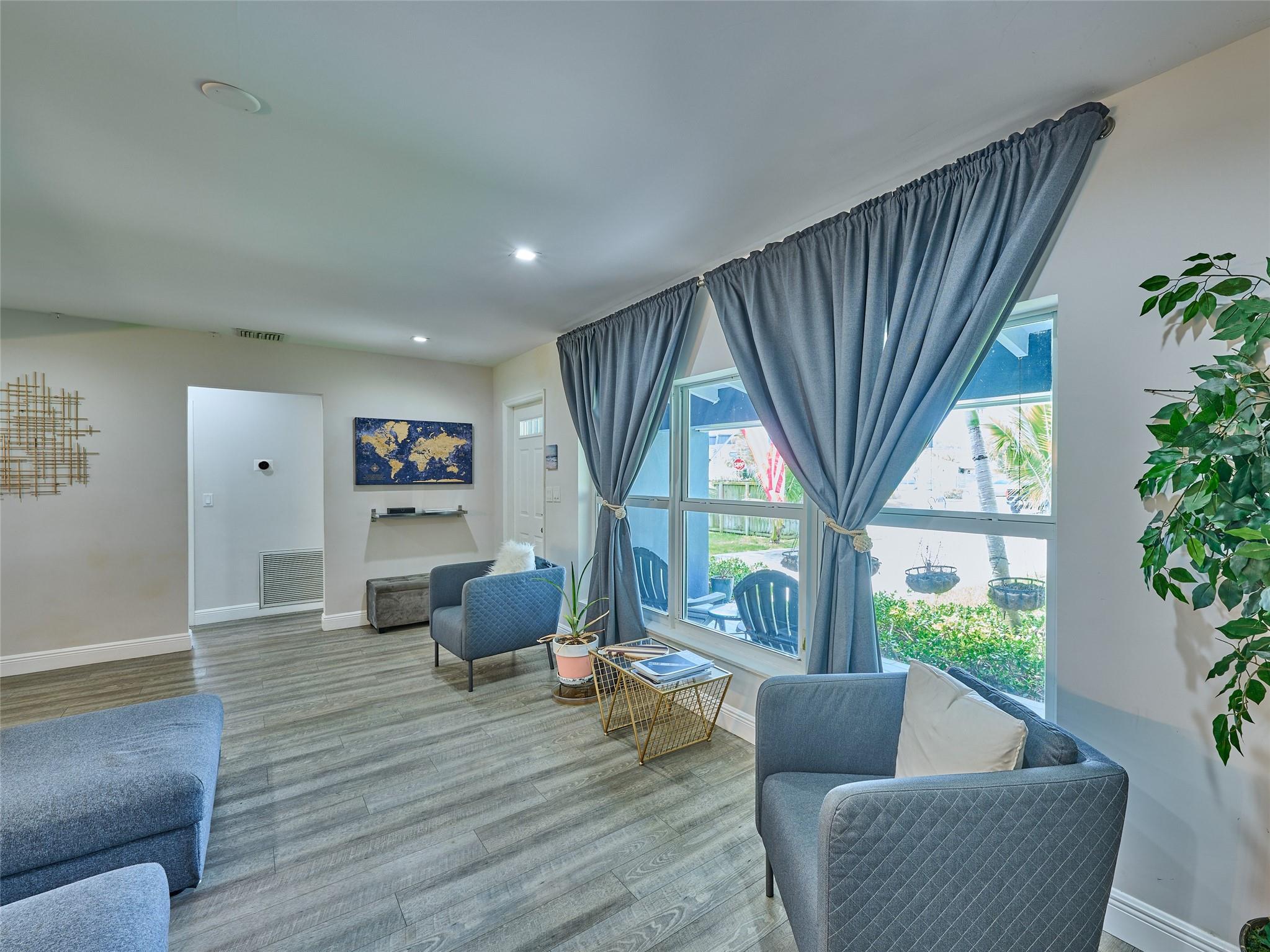 Lauderdale Park 6-33 1/2 - Residential