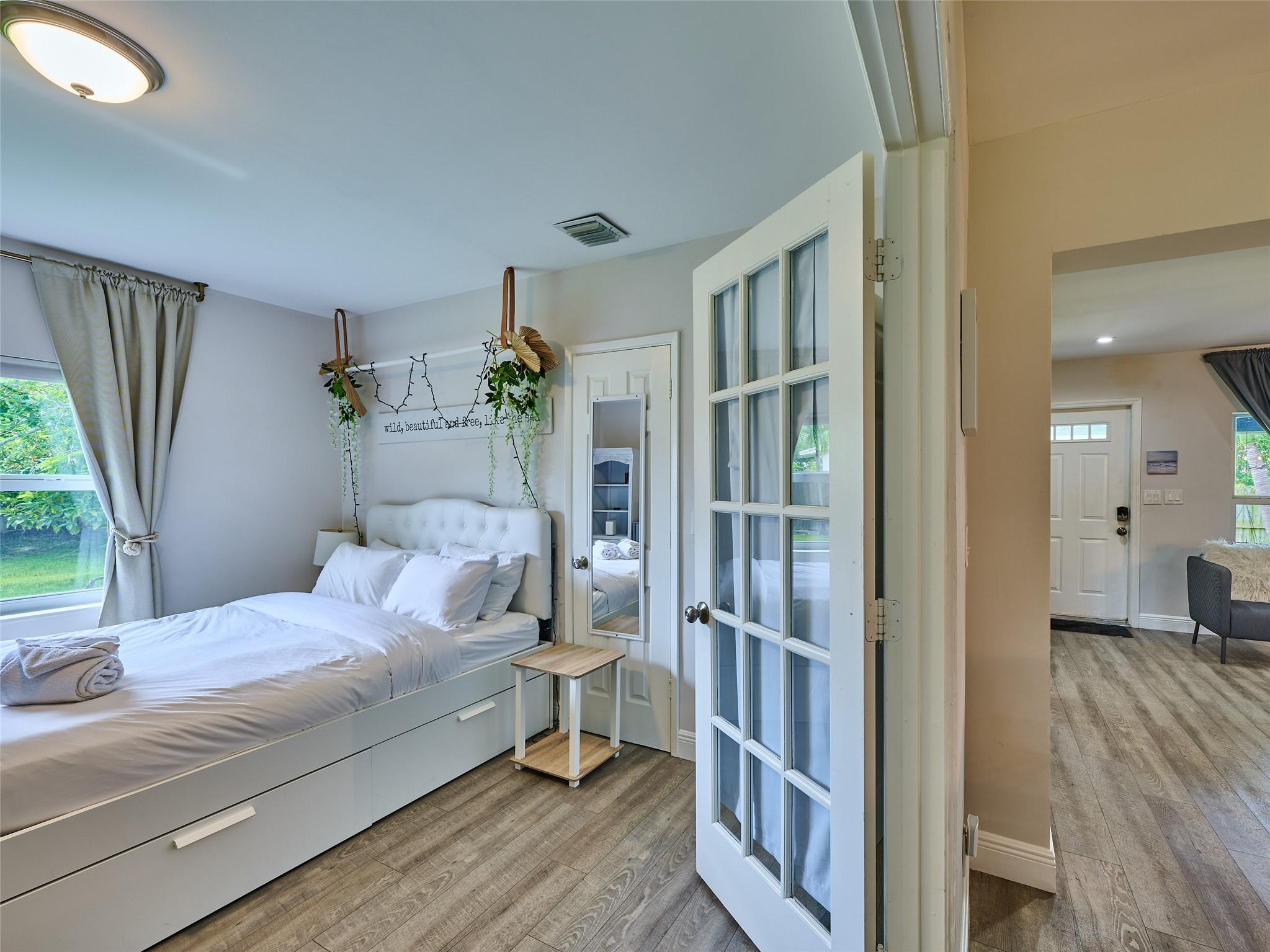 Lauderdale Park 6-33 1/2 - Residential