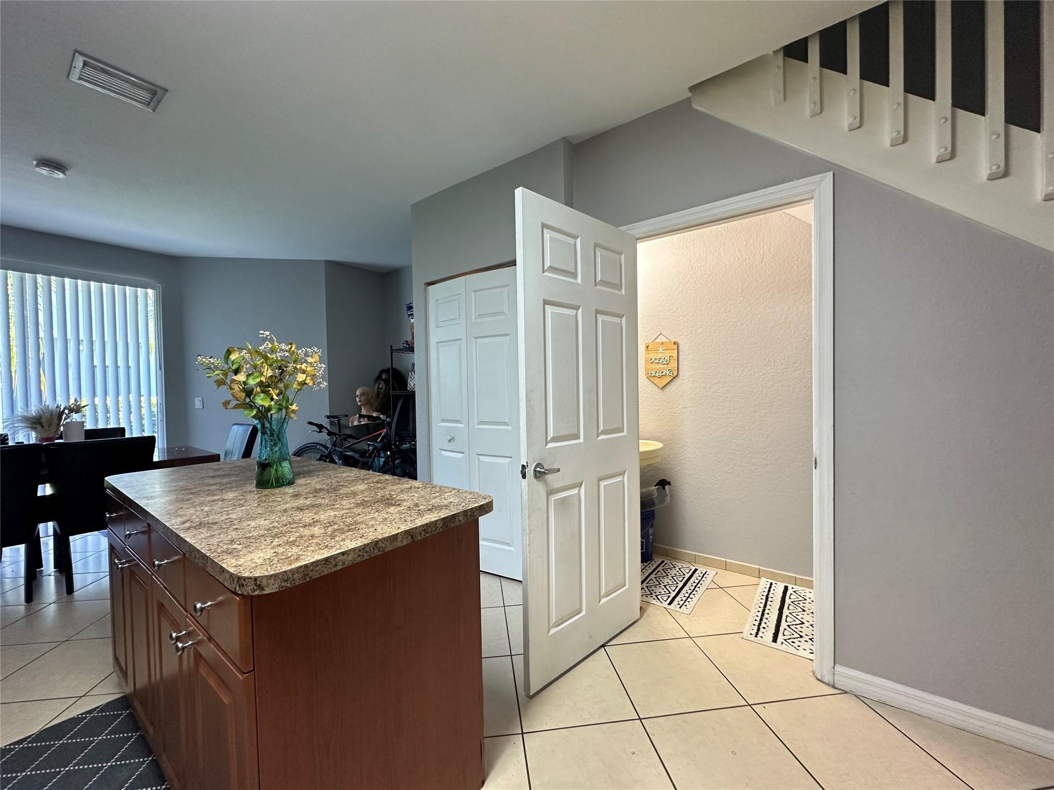1920 Hibiscus Ln