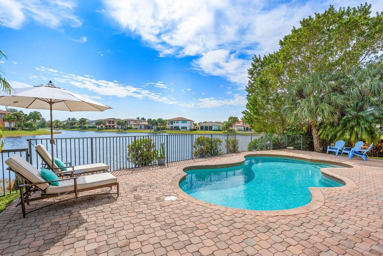 MEADOWBROOK - Residential