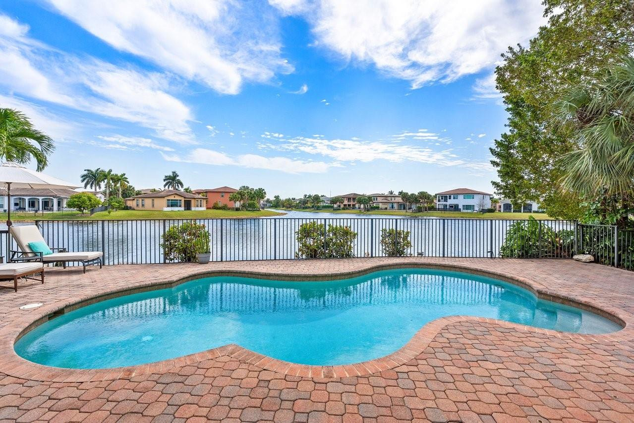 MEADOWBROOK - Residential