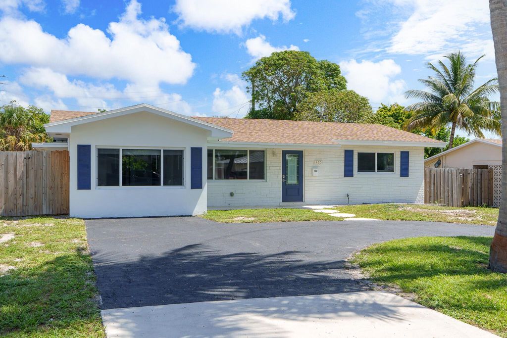 Photo of 465 SW 3rd Avenue, Boynton Beach, FL 33435 (MLS # R11110572)