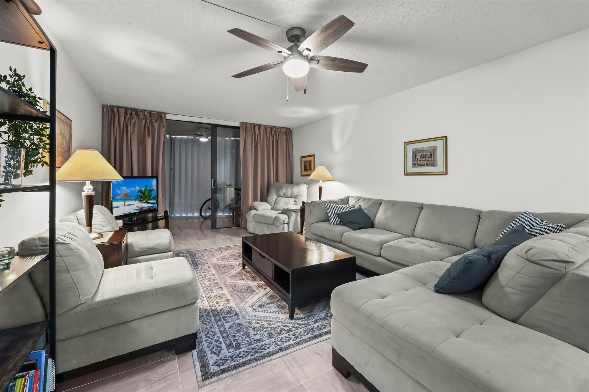890 N Federal Highway 403