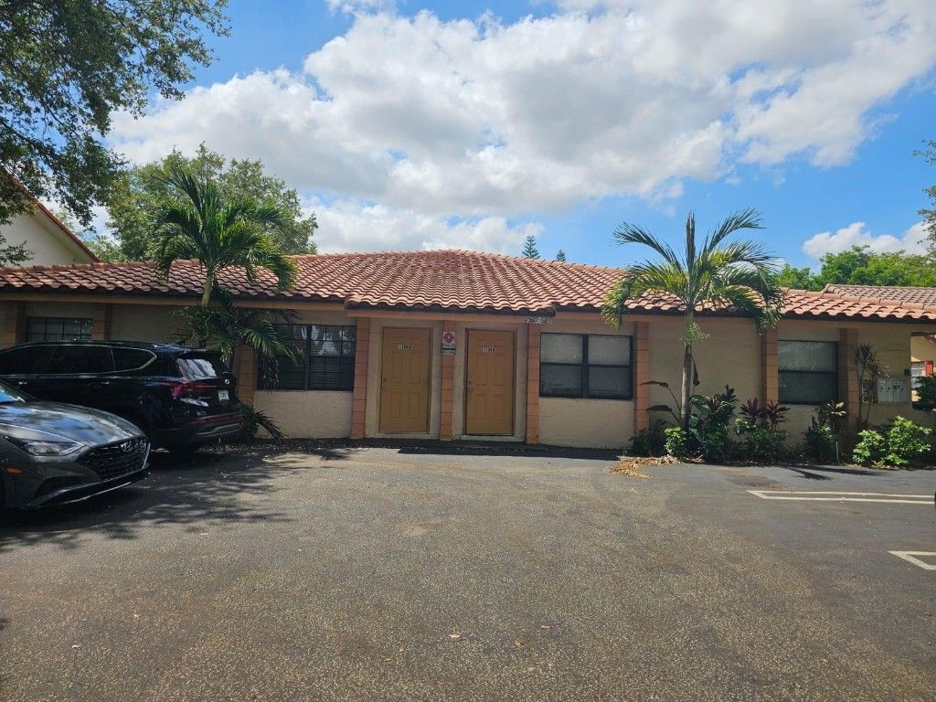 Photo of 11560 NW 37th Street, Coral Springs, FL 33065 (MLS # F10504227)