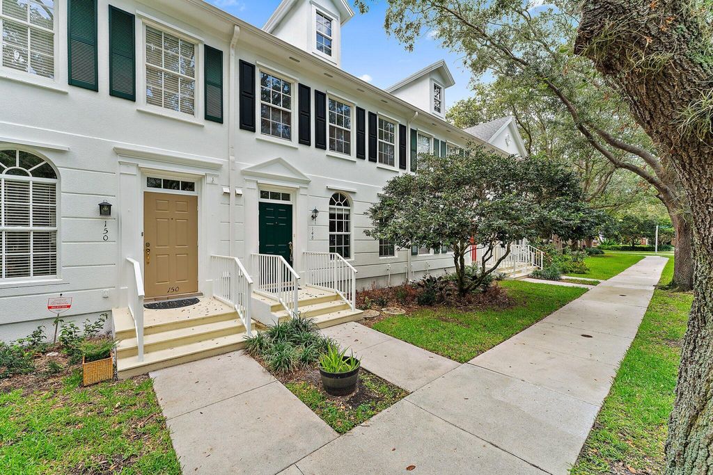 Photo of 148 Bermuda Dr, Jupiter, FL 33458 (MLS # R10985589)