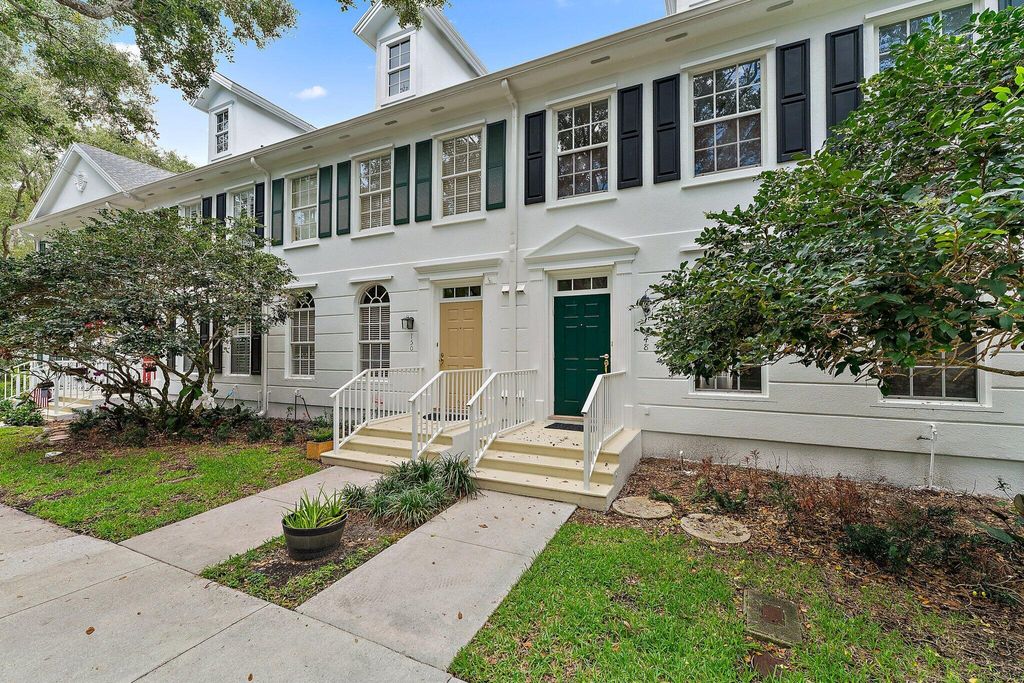 Photo of 148 Bermuda Dr, Jupiter, FL 33458 (MLS # R10985589)