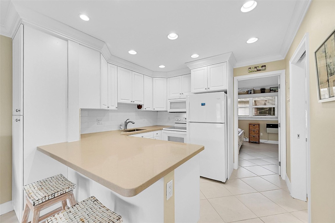 1110 N Riverside Drive 24