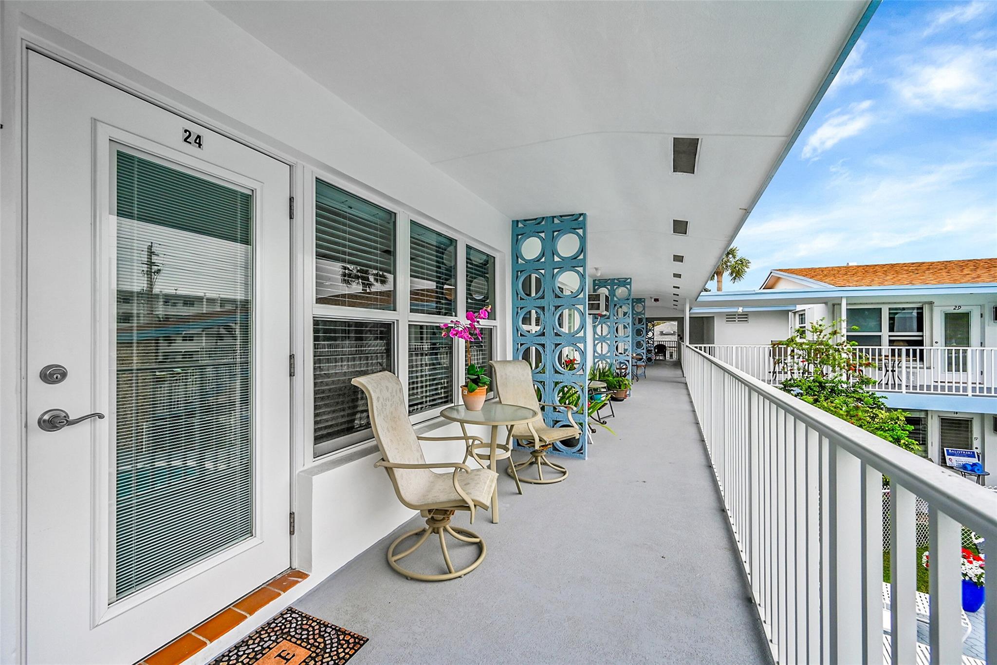 1110 N Riverside Dr 24