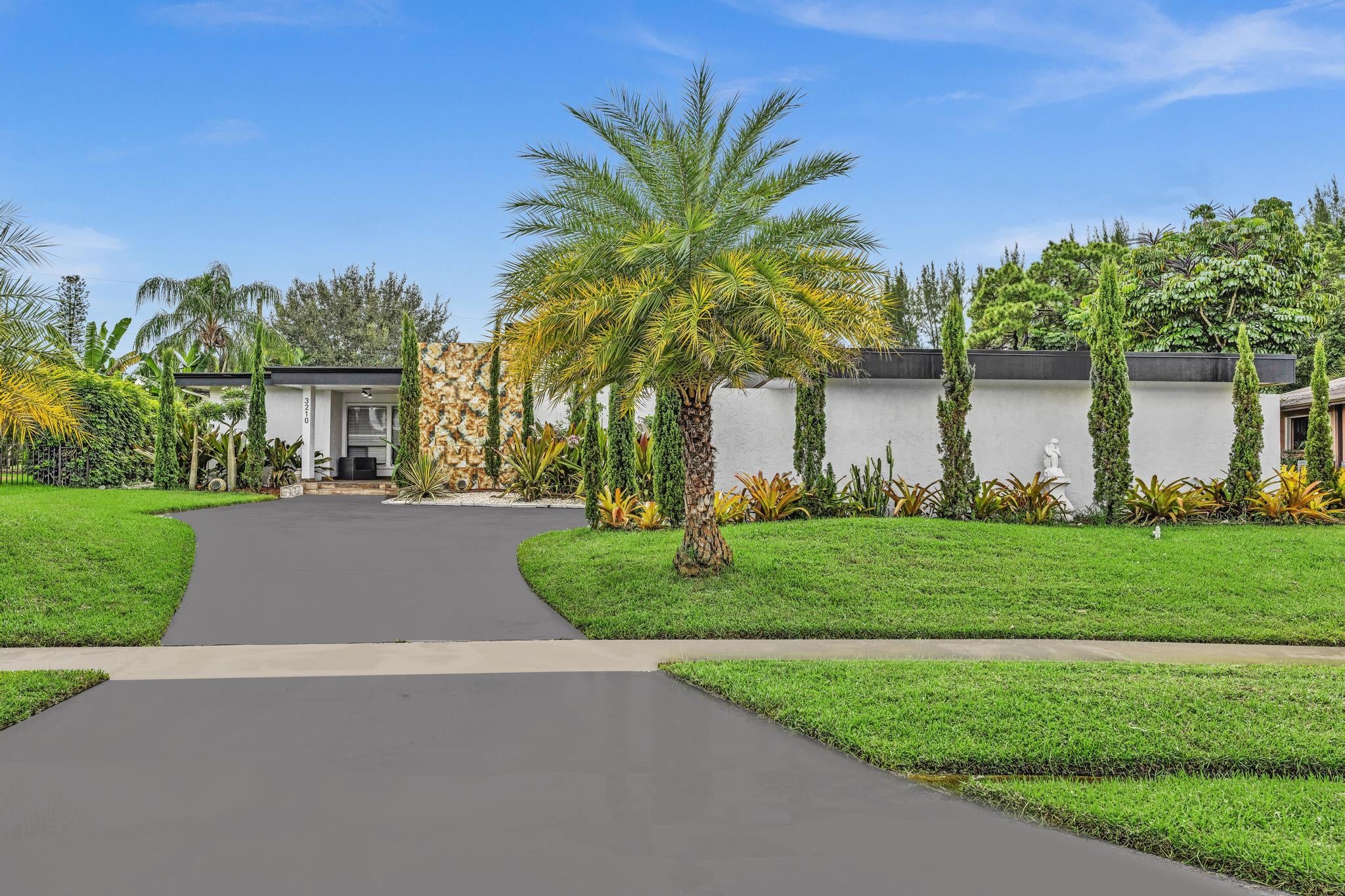 Properties 3210 Medinah Circle E