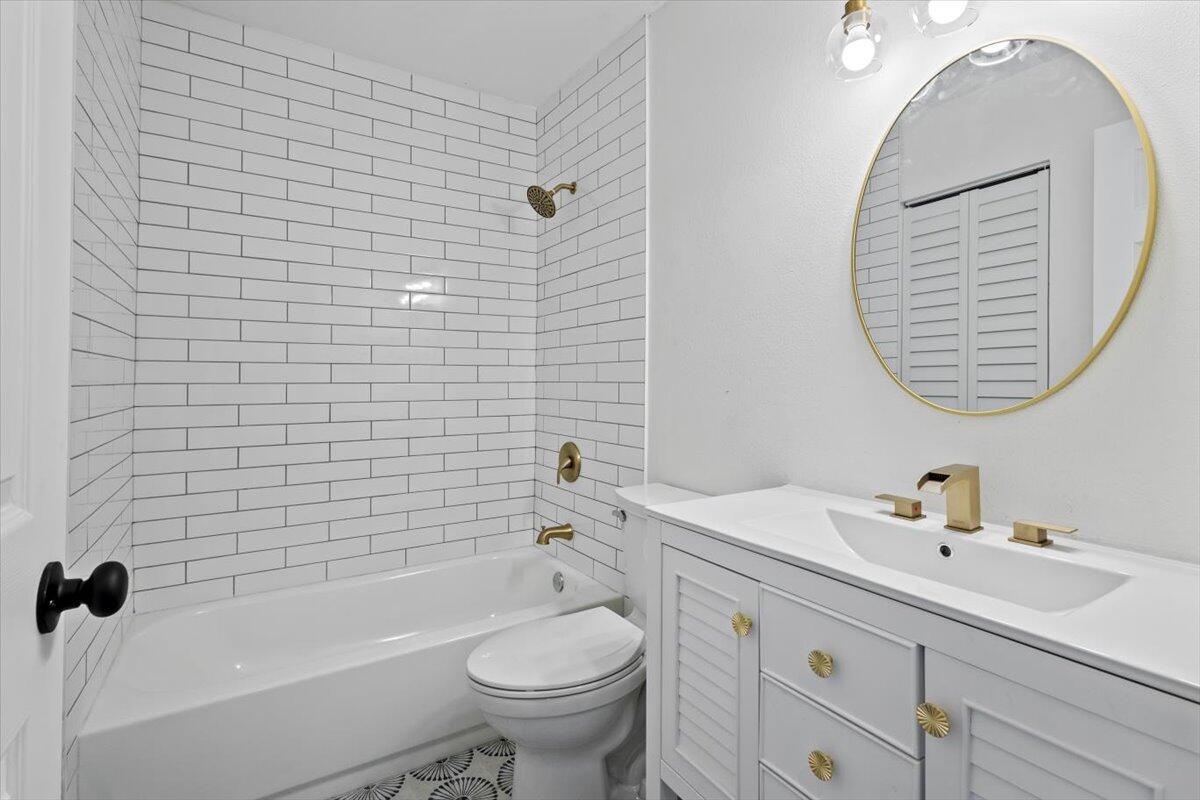 PORT ST LUCIE SECTION 42 1ST REPLAT - Residential