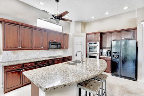 1914 Via Castello Wellington FL 33411