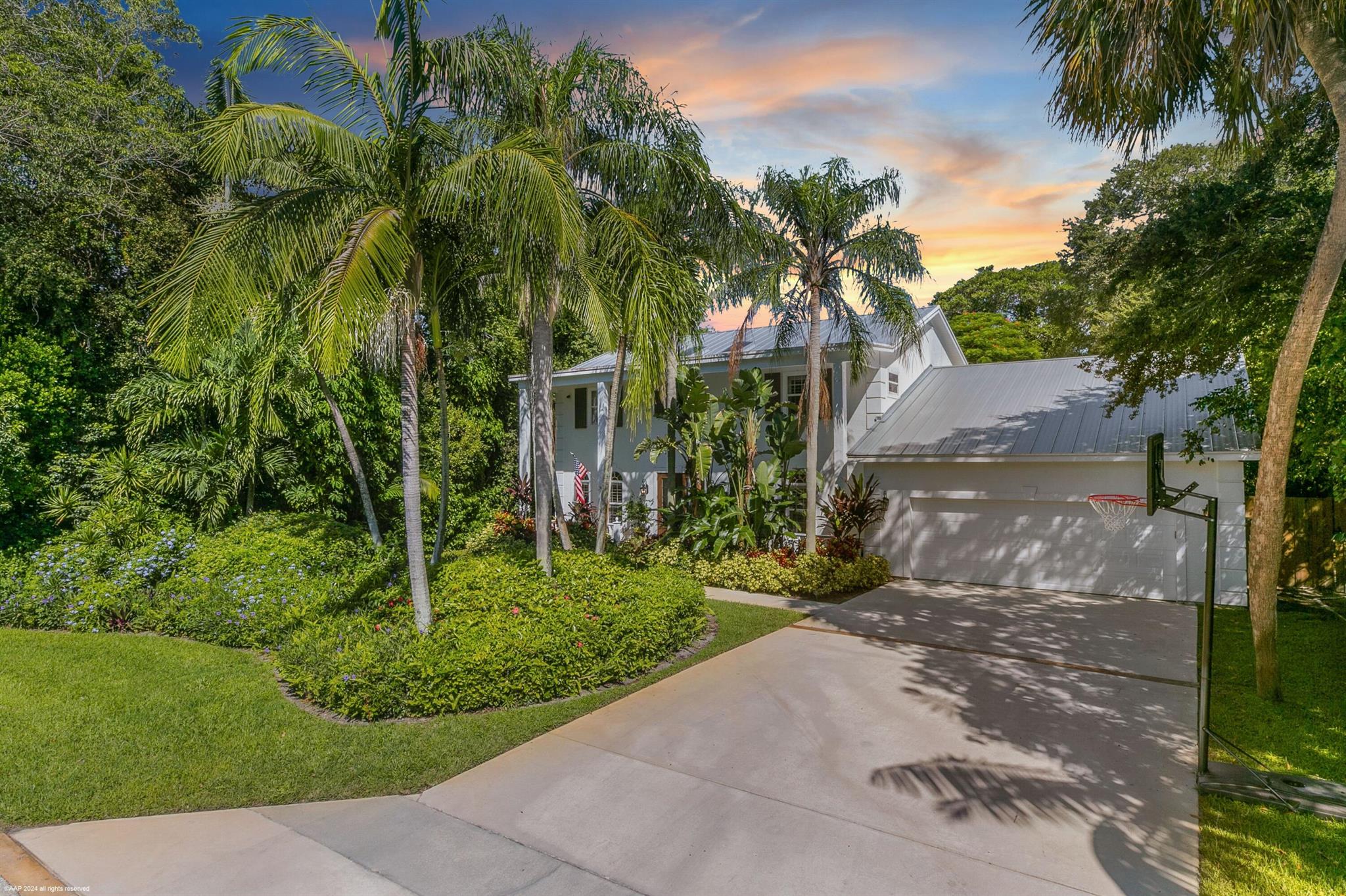 16 Ridgeview Road N