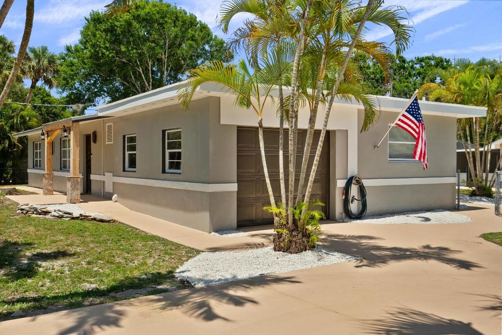 Photo of 4220 Sunrise Boulevard, Fort Pierce, FL 34982 (MLS # R11143158)